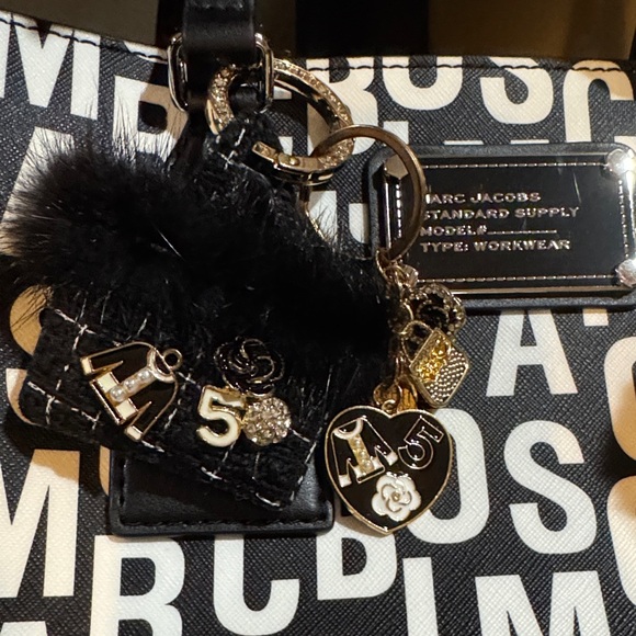 Marc Jacobs Monogram Black/White Tote In Excellent Condition With 2 Added Charms - Picture 4 of 9